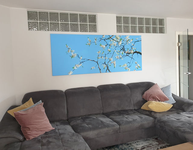 Kirschblüten in Wohnraum Bayern / Acryl auf Leinwand